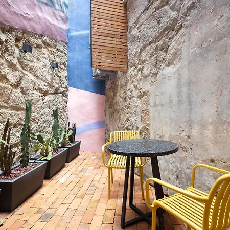 Utopian - Design Konukevi Porto