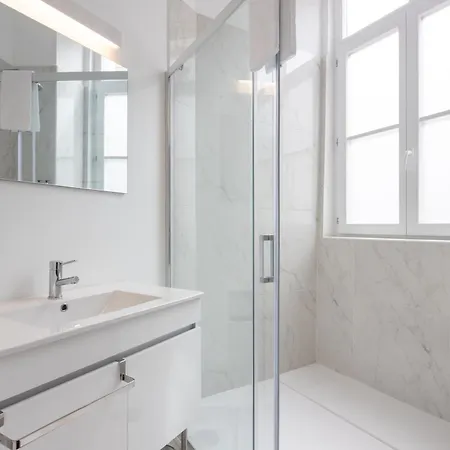 Utopian Hotel, A Charming 4*