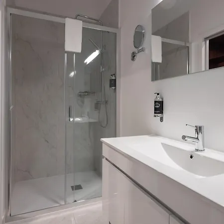 Utopian Hotel, A Charming 4*