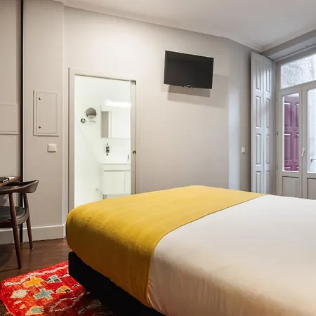 Utopian Hotel, A Charming