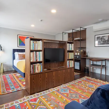 Utopian - Design - Free Minibar Порту